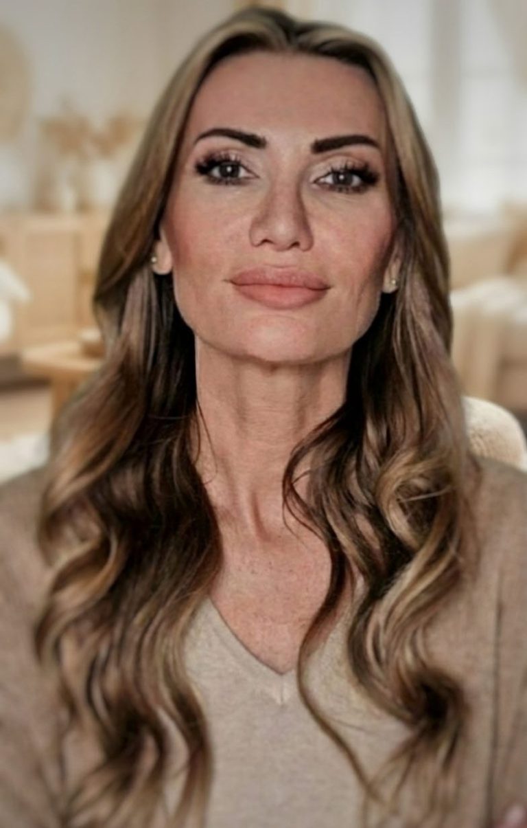 Ich freue mich auf Sie! Ihre Katharina Laaks. Authentisches Porträtfoto von Katharina Laaks, Ihrer persönlichen Technikassistentin für Senioren in Reken.